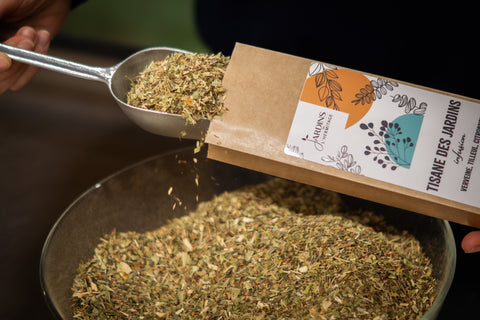 Conditionnement de notre tisane verveine, tilleul et citronnelle